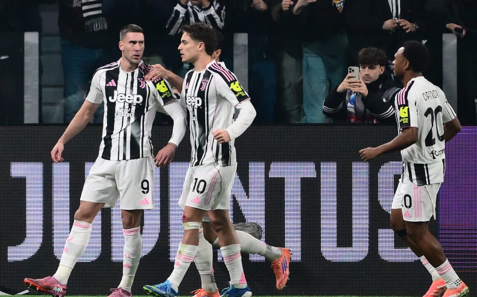 Jogadores da Juventus comemorando o gol marcado contra a Udinese (Foto: Marco Bertorello/AFP)