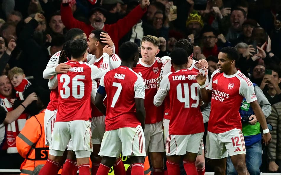 Jogadores do Arsenal comemorando o gol de Gyökeres (Foto: Ben Stansall/AFP)