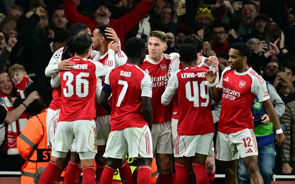 Jogadores do Arsenal comemorando o gol de Gyökeres (Foto: Ben Stansall/AFP)