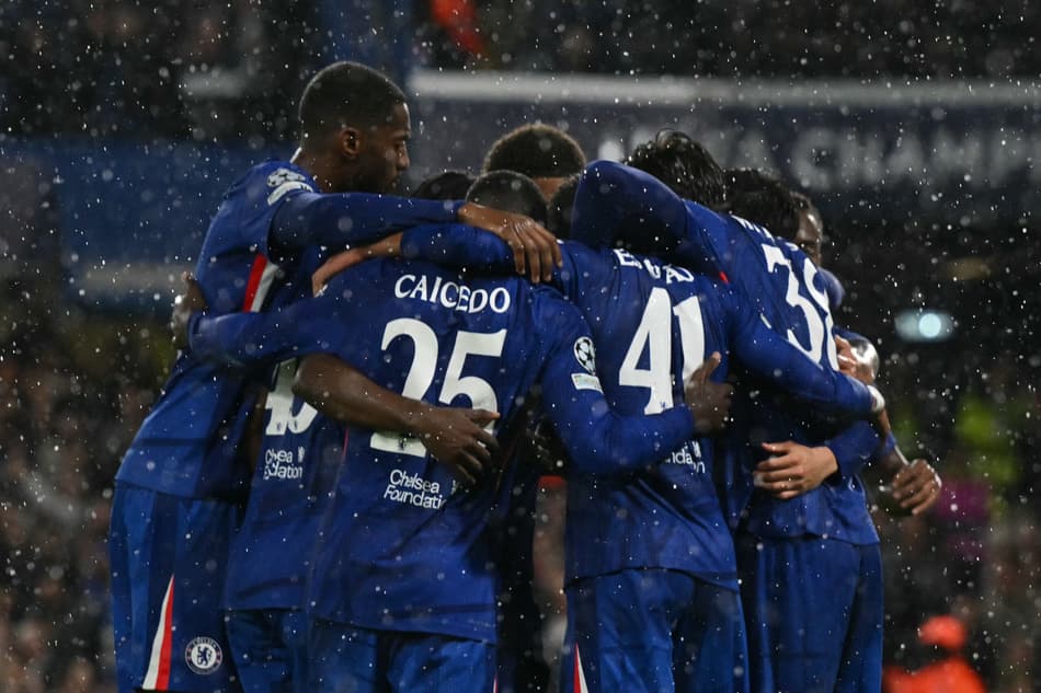 Jogadores do Chelsea comemorando o gol de Estêvão (Foto: Glyn Kirk/AFP)