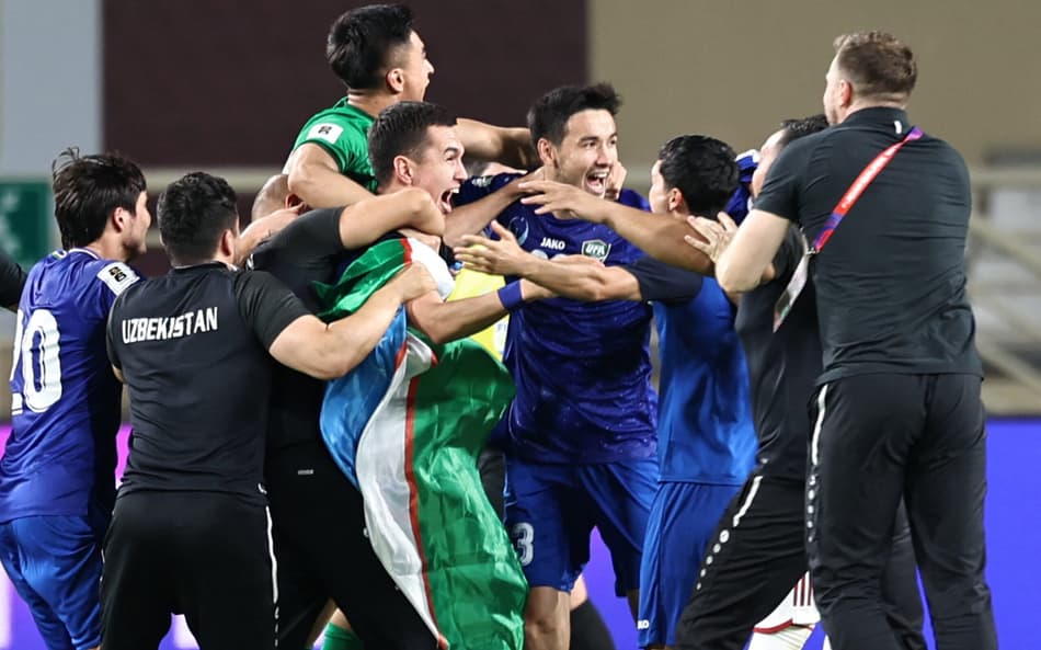 Jogadores do Uzbequistão comemoram vaga para a Copa do Mundo de 2026