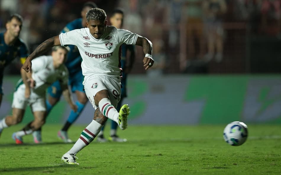 John Kennedy marca gol em Sport x Fluminense (Foto: Marlon Costa/AGIF)