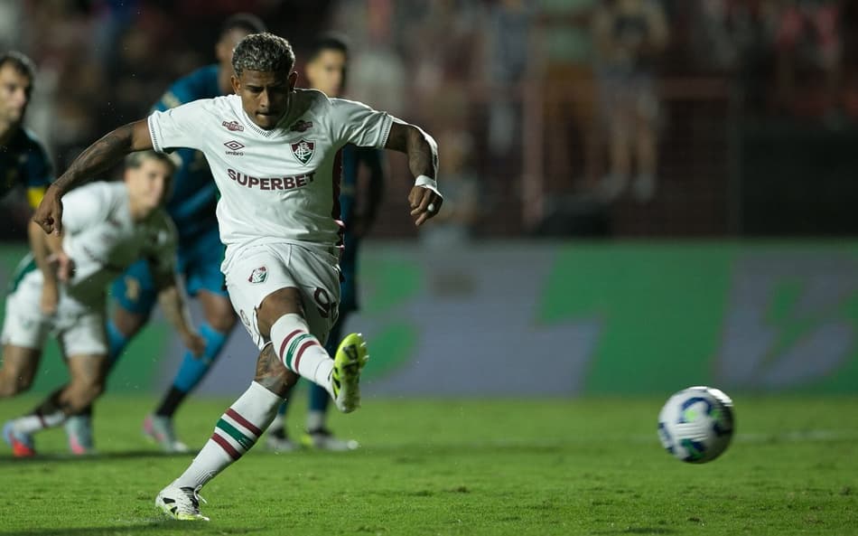 John Kennedy marca gol em Sport x Fluminense (Foto: Marlon Costa/AGIF)