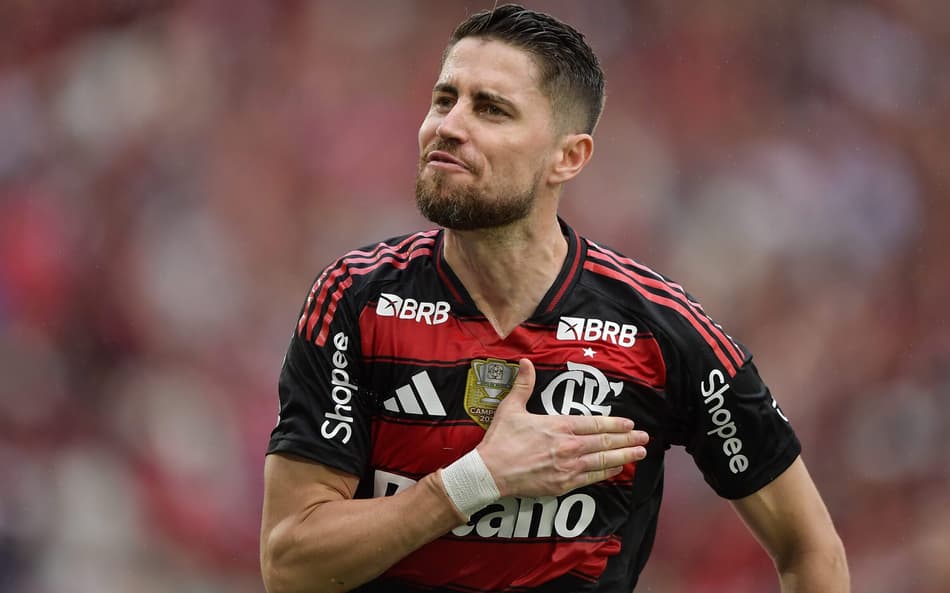 Jorginho comemora seu gol pelo Flamengo contra o Palmeiras, no Brasileirão