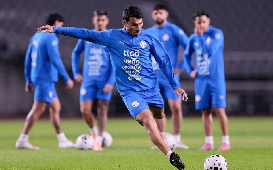 Junior Alonso com a seleção paraguaia (Reprodução)