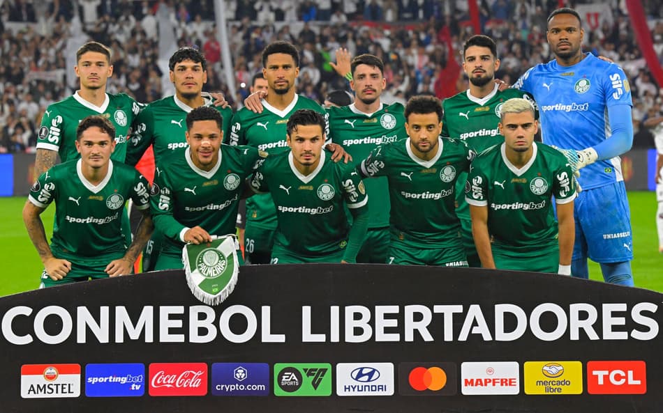 Jogadores do Palmeiras antes de jogo de ida da semifinal da Libertadores, contra a LDU, em Quito (Foto: Rodrigo BUENDIA / AFP)