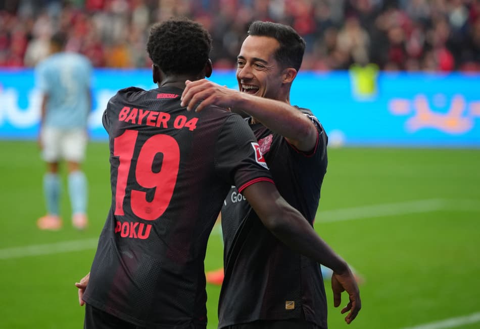 Lucas Vázquez comemorando a assistência no duelo entre Bayer Leverkusen e Union Berlin (Foto: Pau Barrena/AFP)