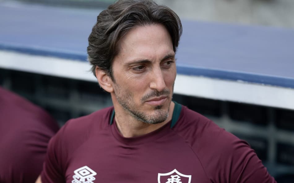 Luis Zubeldía no comando do Fluminense (Foto: Jorge Rodrigues/AGIF)