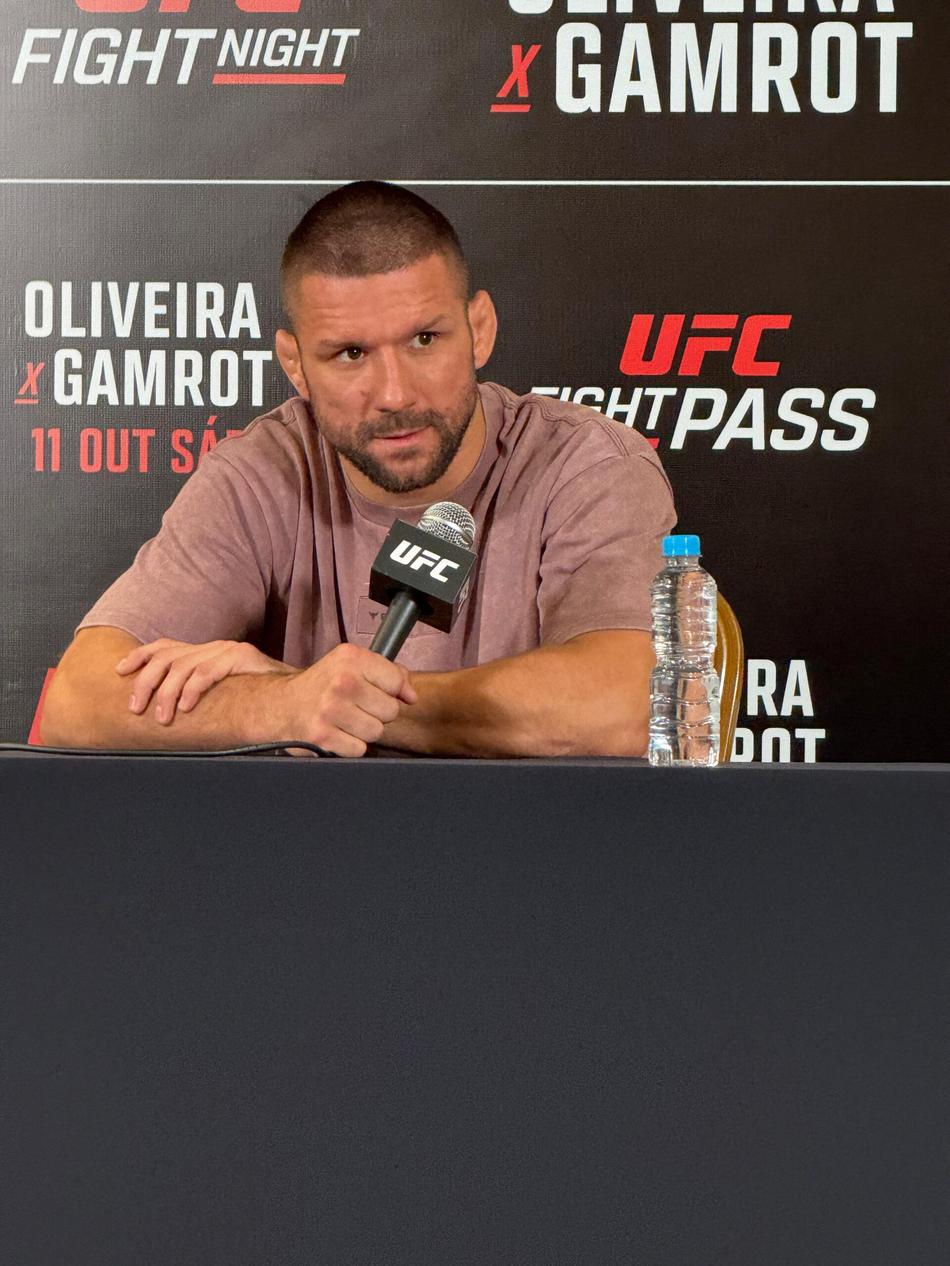 Mateusz Gamrot na coletiva de imprensa do UFC Rio (Foto: Anna Ramos LANCE!)