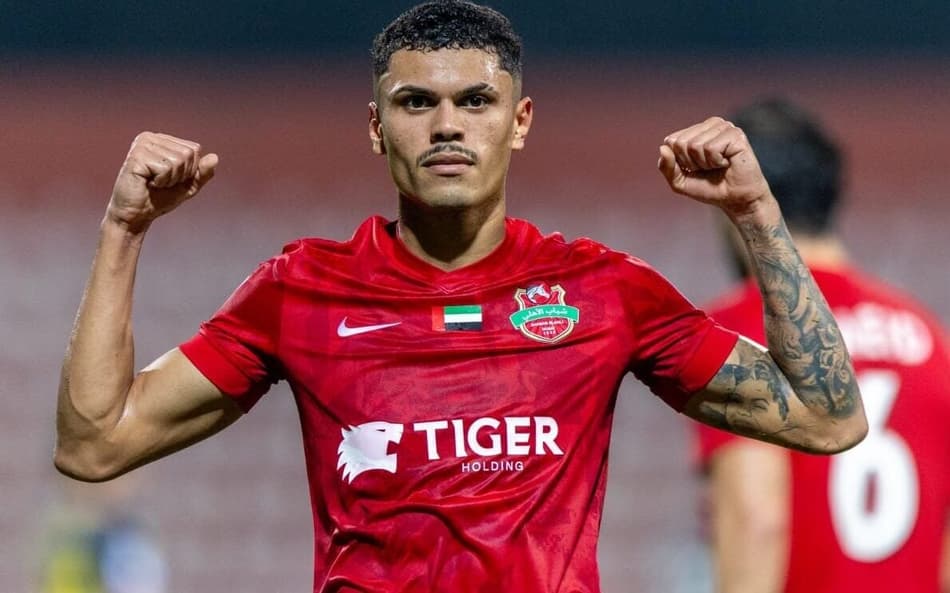 Mateusão comemora gol pelo Shabab Al Ahli na Champions League da Ásia