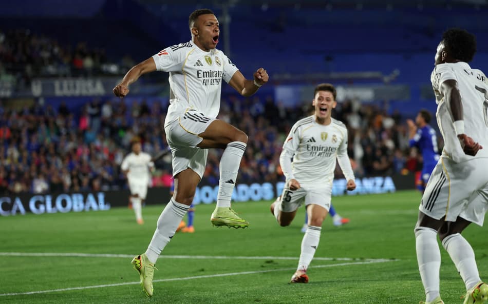 Mbappé comemora gol do Real Madrid sobre o Getafe, pela La Liga