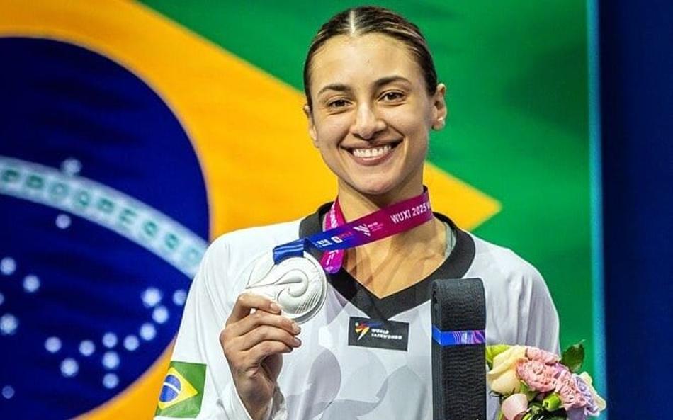 Milena Titoneli ganha prata e Brasil soma terceira medalha no Mundial de Taekwondo