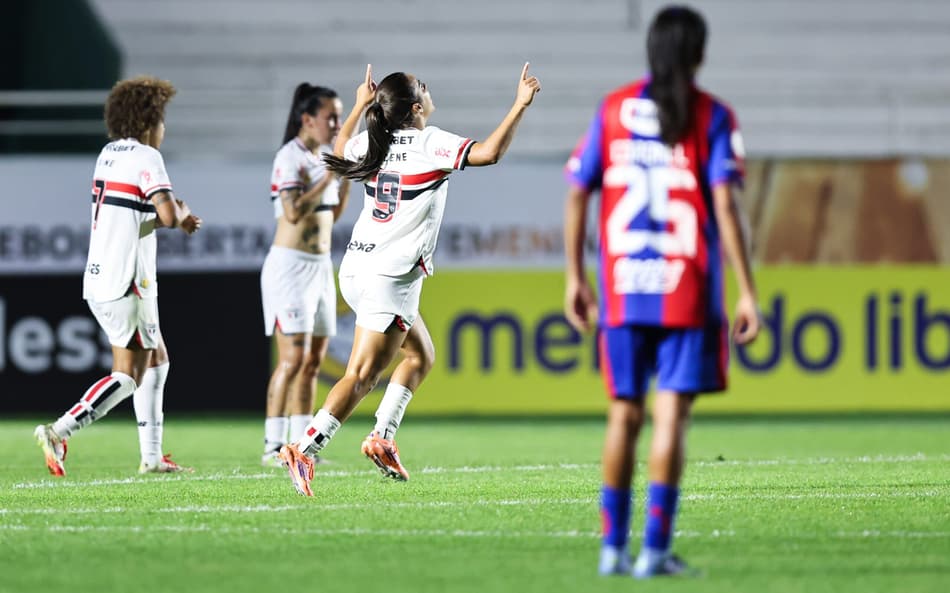Milene comemora seu gol pelo São Paulo na Libertadores Feminina (Foto: Reprodução/Conmebol)