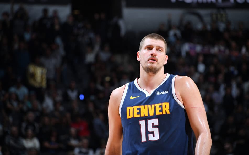 Denver Nuggets v San Antonio Spurs - Nikola Jokic em ação na NBA