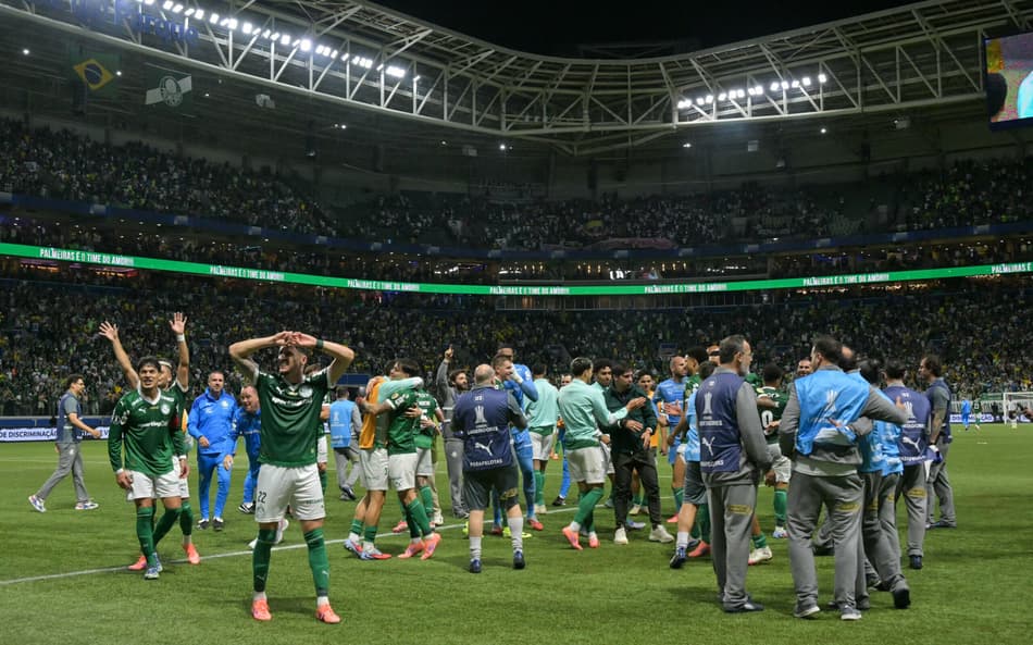 Torcedores do Flamengo reagem à classificação do Palmeiras contra a LDU