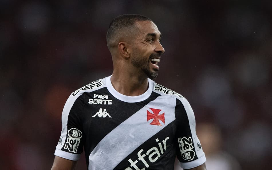 Paulo Henrique jogador do Vasco durante partida contra o Flamengo no estadio Maracana pelo campeonato Brasileiro A 2025. Foto: Thiago Ribeiro/AGIF