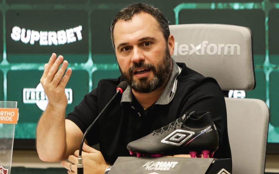 Presidente do Fluminense, Mário Bittencourt durante coletiva no CT Carlos Castilho