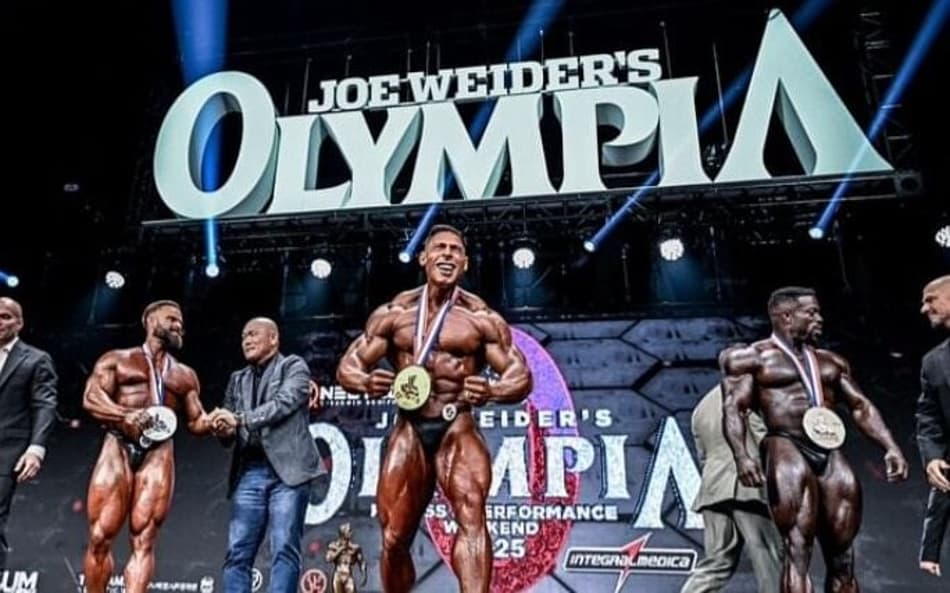 Ramon Dino com a medalha de campeão do Mr. Olympia 2025 na Classic Physique (Foto: Divulgação / Mr. Olympia)
