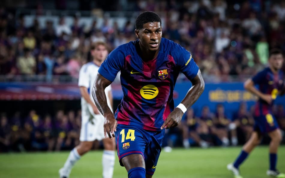 Rashford em ação pelo Barcelona contra o Como pelo Troféu Joan Gamper