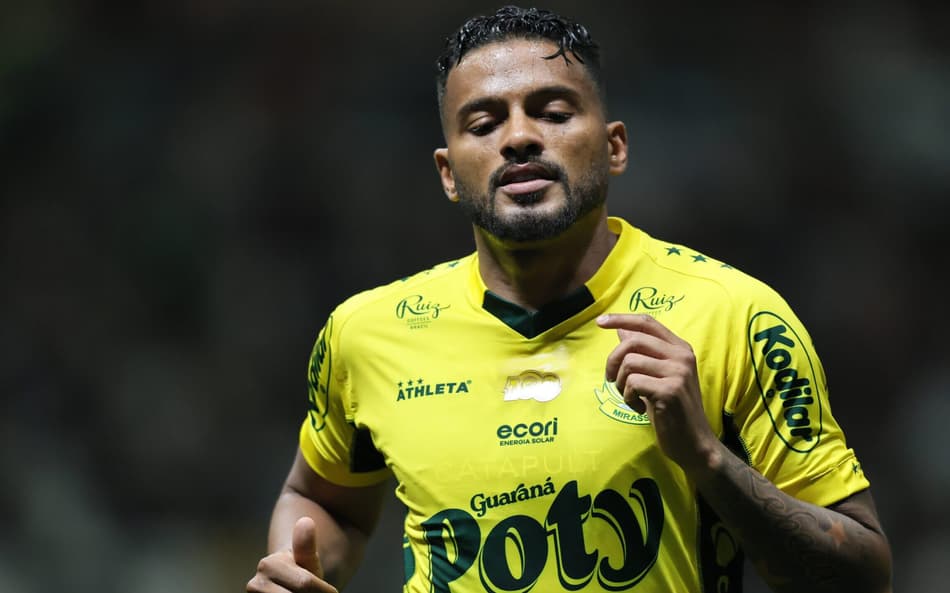 Reinaldo em ação pelo Mirassol