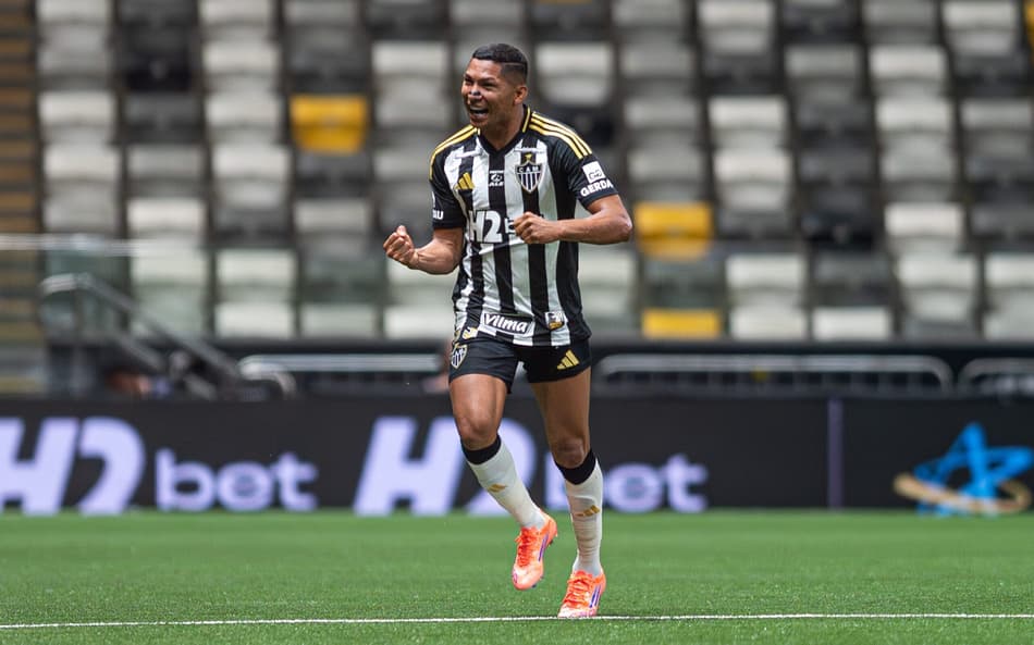 Rony celebra fim de jejum de 23 partidas sem marcar (Foto: Alessandra Torres/AGIF)