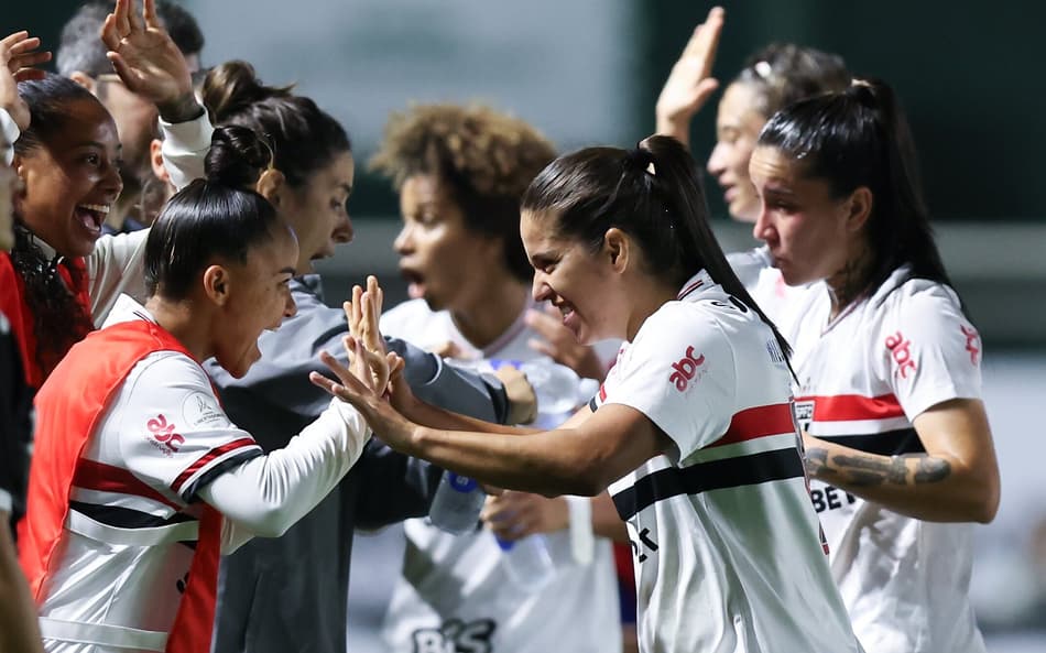 Jogadoras do São Paulo comemoram gol na Libertadores Feminina (Foto: Reprodução/Conmebol)