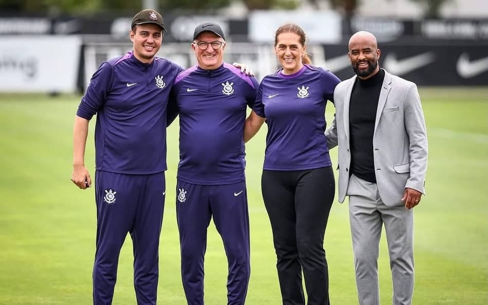 Piccinato, Dorival, Íris e Soldado no CT do Corinthians. (Foto: Rodrigo Gazzanel / Corinthians)