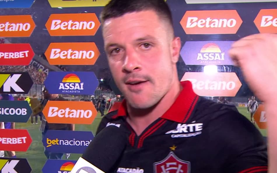 Renato Kayzer critica arbitragem do jogo contra o Vasco (Foto: reprodução)