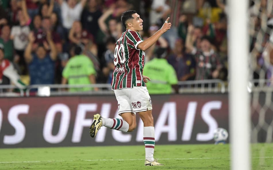 Serna comemora seu gol no jogo do Fluminense contra o Atlético-MG