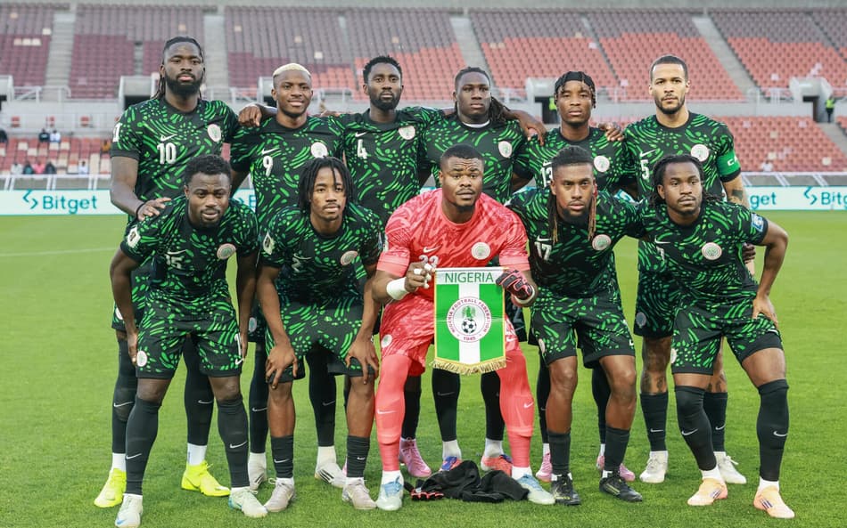 Sonhando com Copa do Mundo, Nigéria perfilada antes de jogo contra o Lesoto