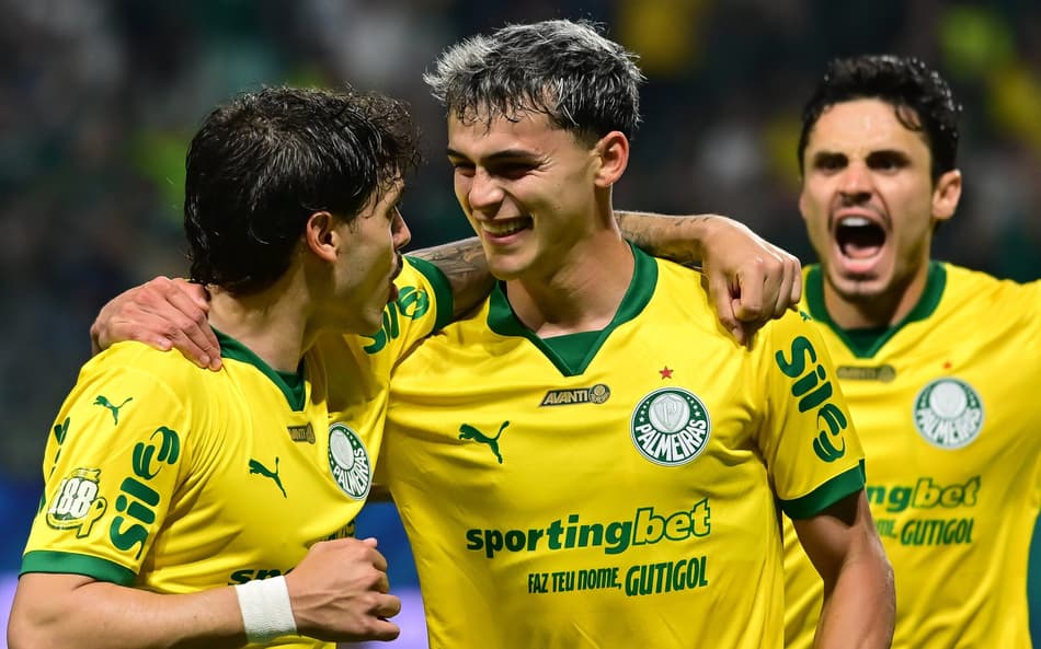 Ramon Sosa, do Palmeiras, comemora seu gol contra o Fortaleza pelo Brasileirão