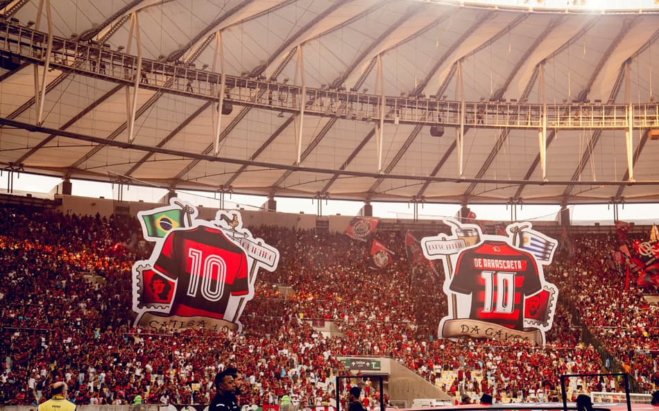 Torcida do Flamengo presente no Maracanã no clássico contra o Vasco