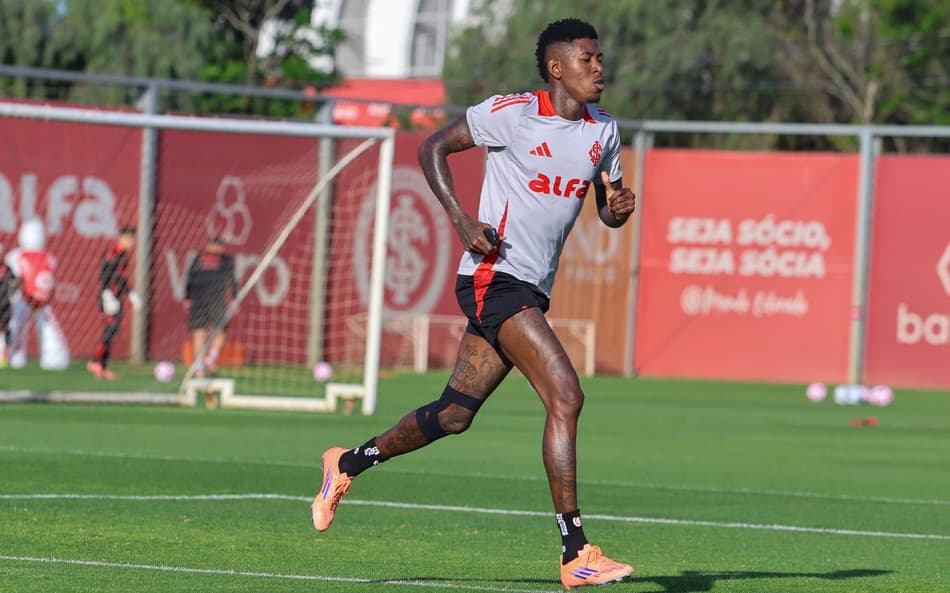 Zagueiro pode reforçar o Internacional antes do esperado