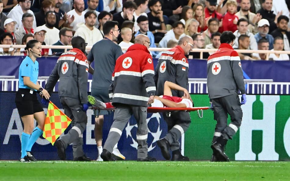 Vanderson deixa jogo entre Monaco e Manchester City de maca após ser convocado por Ancelotti