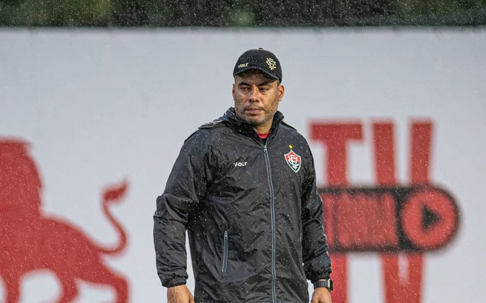 Jair Ventura comanda treino do Vitória na Toca do Leão (Foto: Victor Ferreira / EC Vitória)