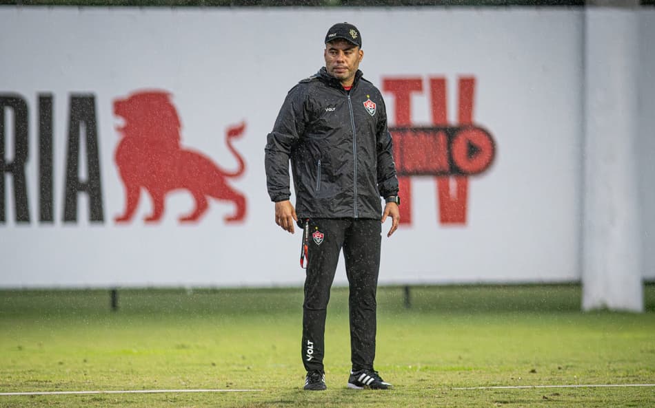 Jair Ventura comanda treino do Vitória na Toca do Leão (Foto: Victor Ferreira / EC Vitória)