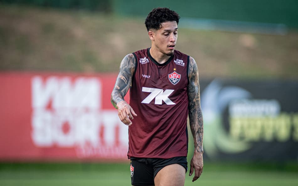 Kike Saverio em treino do Vitória (Foto: Victor Ferreira / EC Vitória)