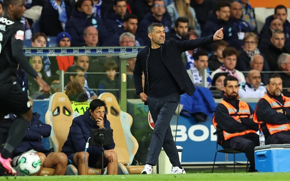 Sergio Conceição, ex-técnico do Porto, é o favorito para assumir o cargo do Milan