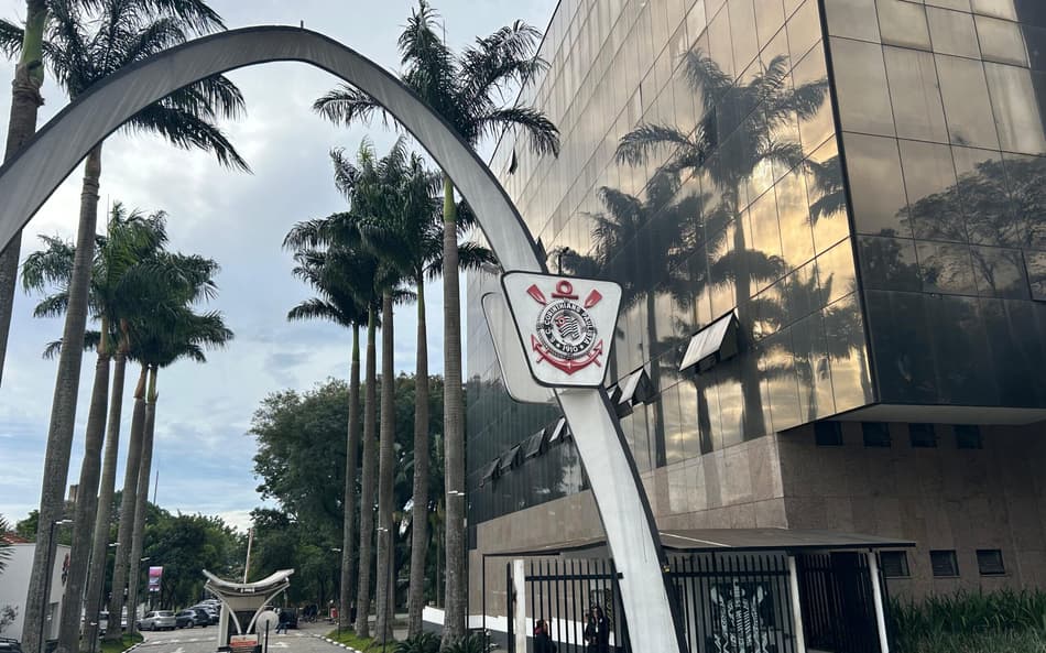 Votação do impeachment de Augusto Melo acontece no Parque São Jorge, sede do Corinthians (Foto: Ulisses Lopresti/ Lance!)