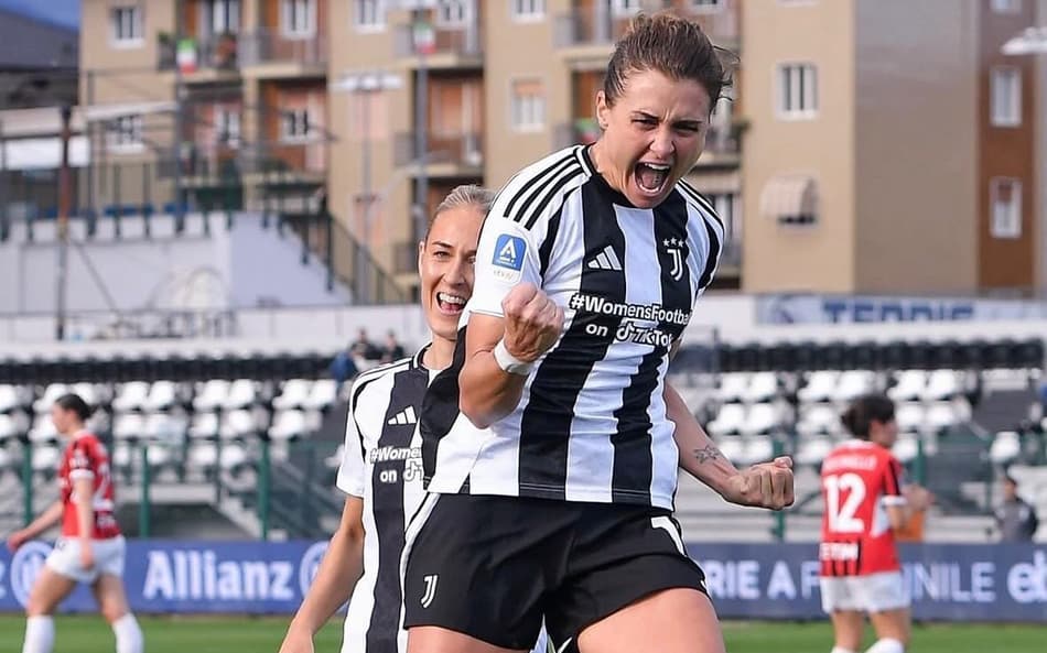 Girelli comemora gol pela Juventus, clube italiano que disputa a Série A. (Foto: Juventus/Divulgação)