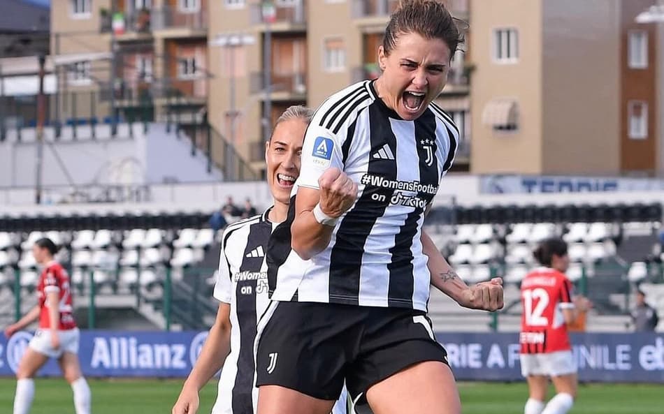Girelli comemora gol pela Juventus, clube italiano que disputa a Série A. (Foto: Juventus/Divulgação)