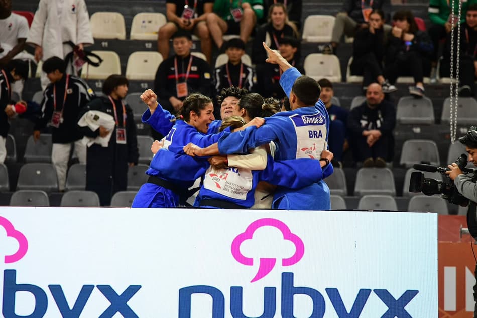 Judocas brasileiros venceram o Uzbequistão por 4 a 3 e conquistaram o bronze na disputa de equipes mistas (Foto: Anderson Neves/ CBJ)