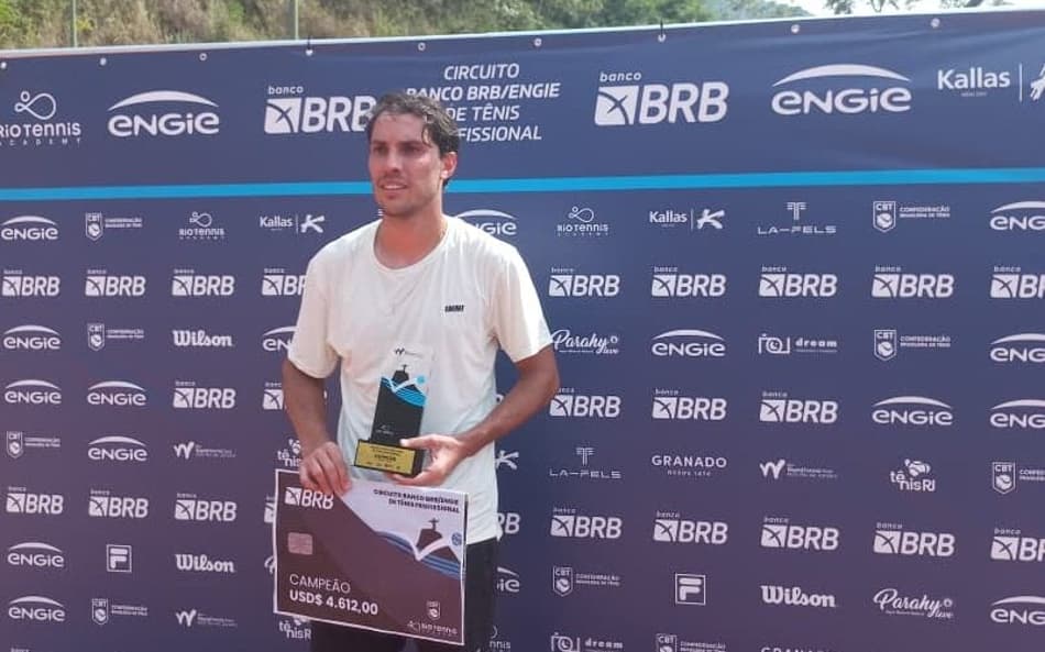 Eduardo Ribeiro é campeão na Rio Tennis Academy (Divulgação)