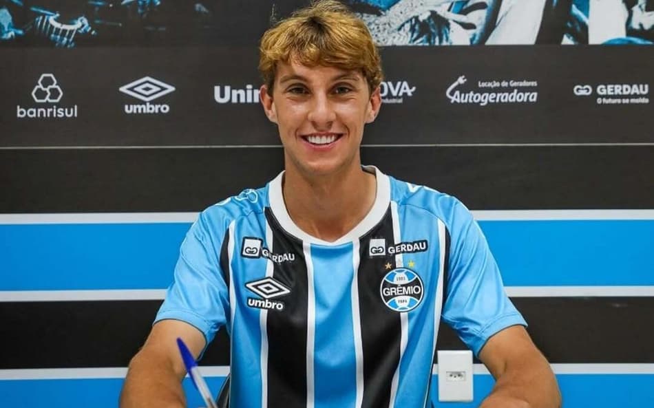 Murilo Tramontini assinou renovação com o Grêmio (Foto: Reprodução)