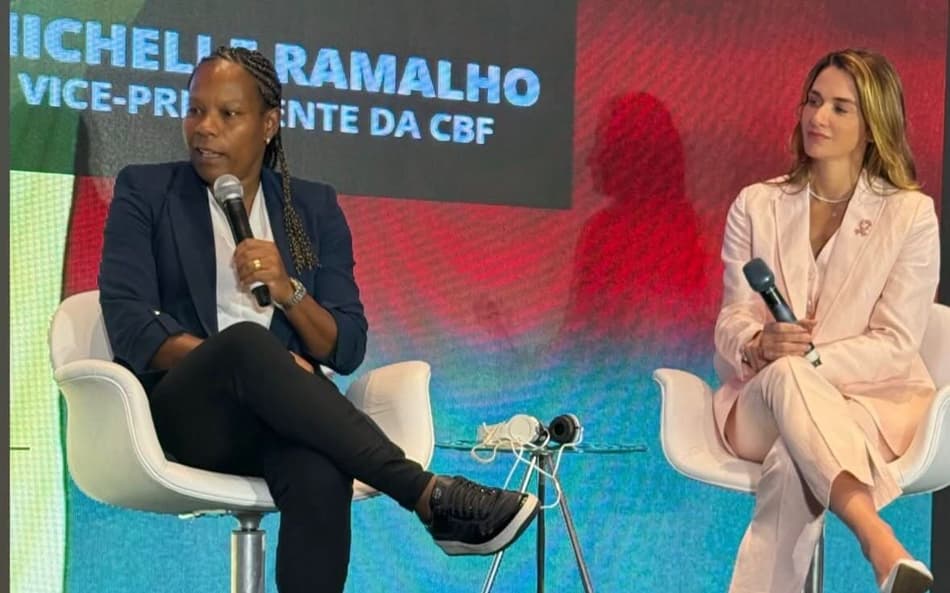 Formiga e Michelle Ramalho durante workshop da Copa do Mundo de 2027. (Foto: reprodução/redes sociais)