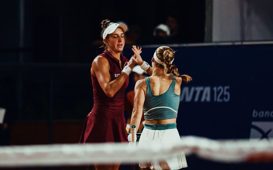 Ingrid Martins e Laura Pigossi na vitória na estreia no Rio Ladies Open (Divulgação)