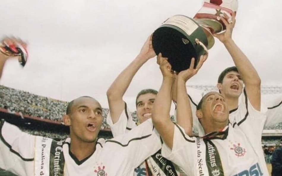 Ewerthon foi campeão no Corinthians (Foto: Reprodução/Instagram)