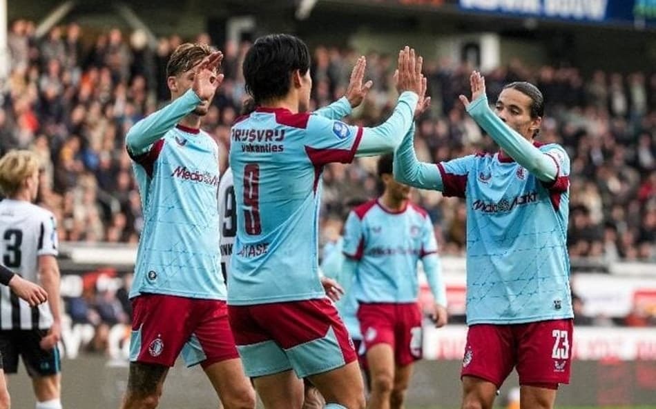Algoz da Seleção Brasileira, japonês Ayase Ueda marca hat-trick em vitória do Feyenoord no Campeonato Holandês (Foto: Divulgação/Feyenoord)