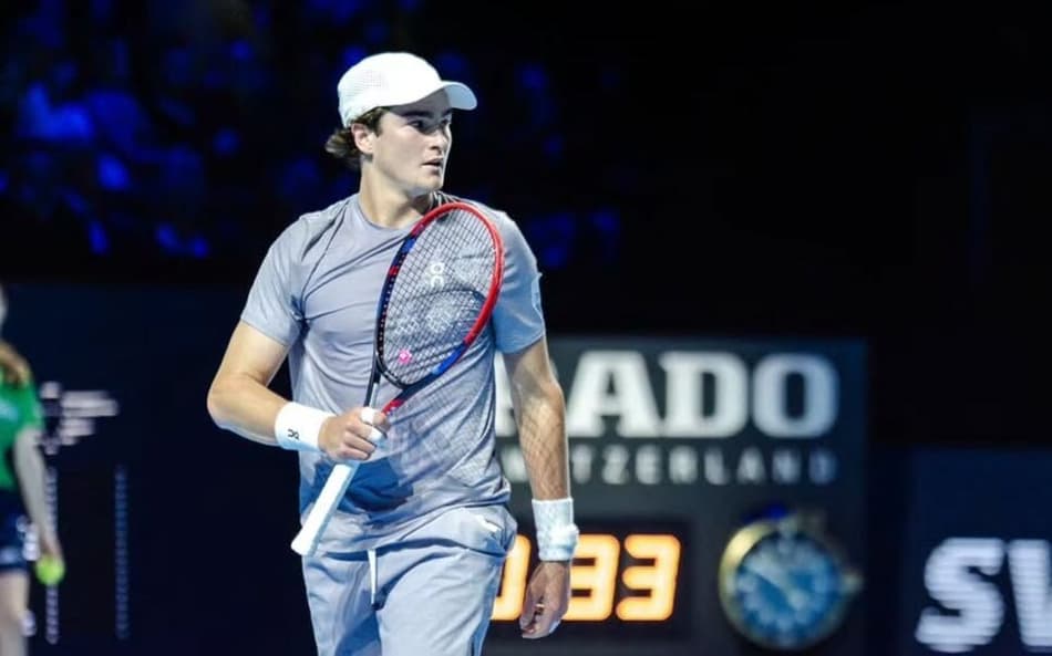 João Fonseca na vitória na estreia do ATP 500 da Basileia (Divulgação)