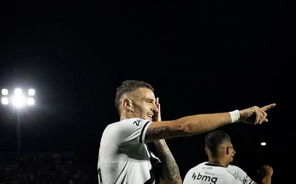 Vegetti comemora gol marcado pelo Vasco contra o Bragantino (Foto: Matheus Lima/Vasco)